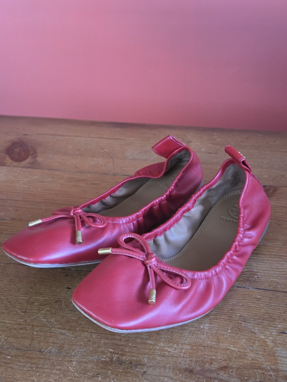 Tory Burch Red Leather Ballet Flats Square Toe Size 8M Bow Elasticated Gold Logo - Picture 4 of 16